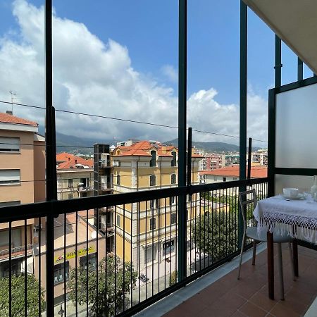 50 Metri Dal Mare Trilocale In Centro Con A/C Loano Exterior foto