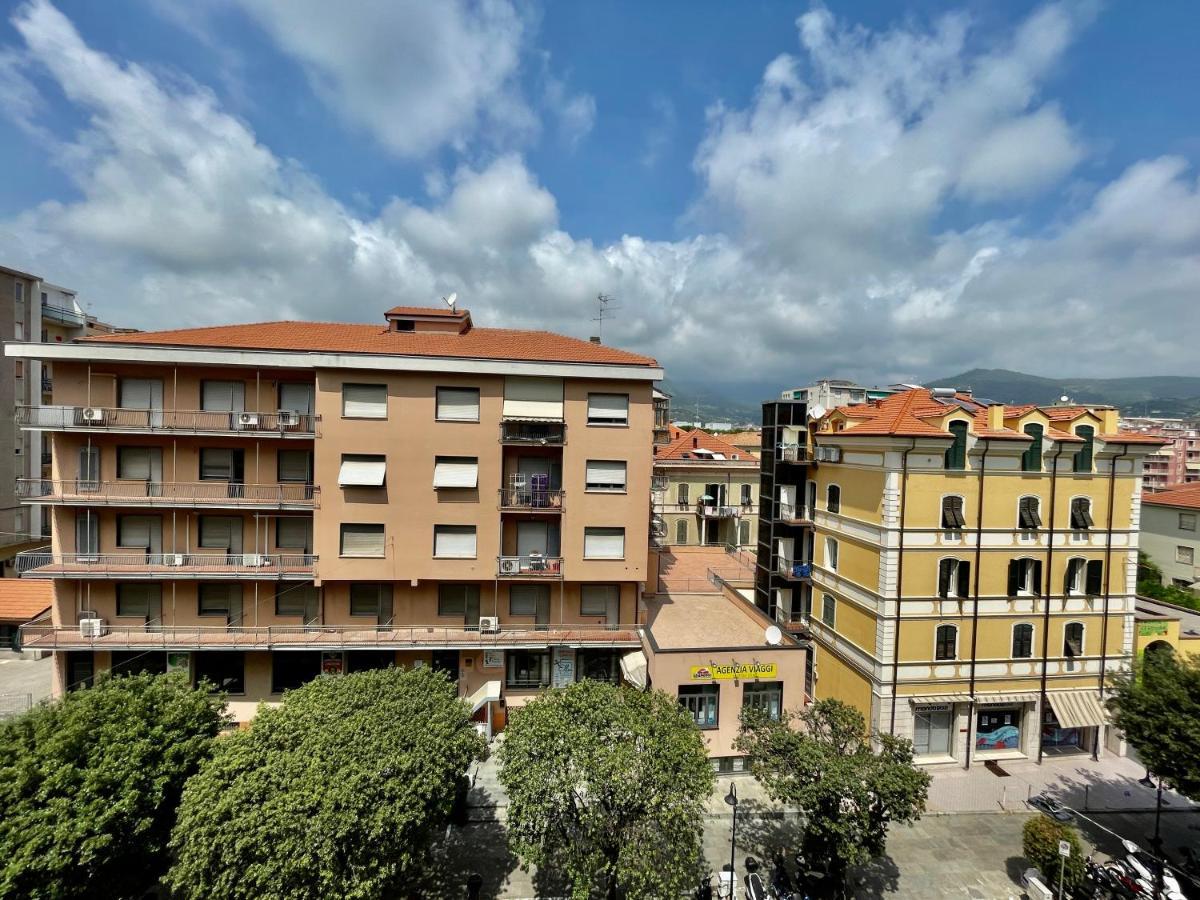 50 Metri Dal Mare Trilocale In Centro Con A/C Loano Exterior foto