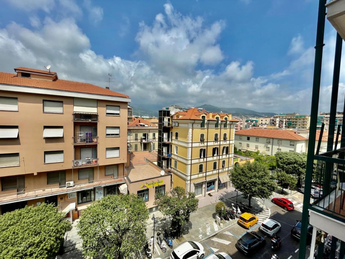 50 Metri Dal Mare Trilocale In Centro Con A/C Loano Exterior foto