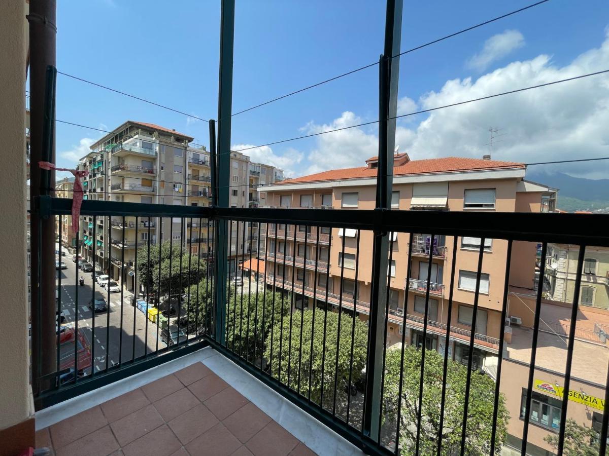 50 Metri Dal Mare Trilocale In Centro Con A/C Loano Exterior foto